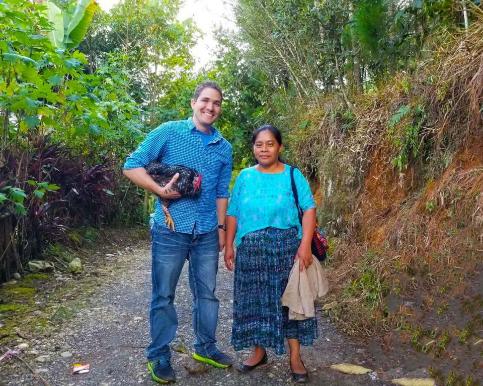 CAMPO road with people and chicken
